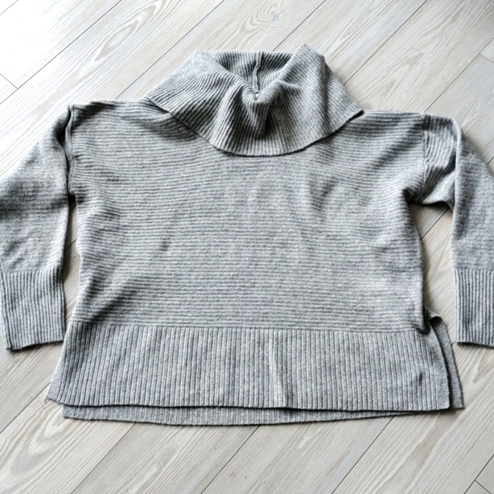New women's extra large turtleneck sweater
